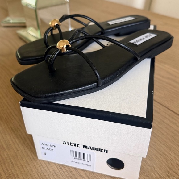 Steve Madden Black Addisyn Strappy Flat Thong Sandals & Gold Accent Size 8 NEW - Picture 4 of 7